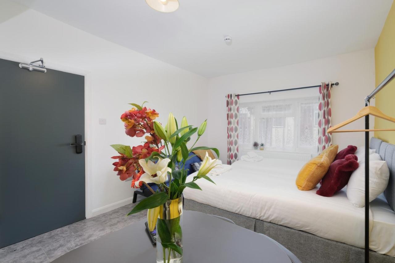 Fernbank Studios Sudbury Hill Harrow Self-Contained Studios With En-Suite Wembley Zewnętrze zdjęcie