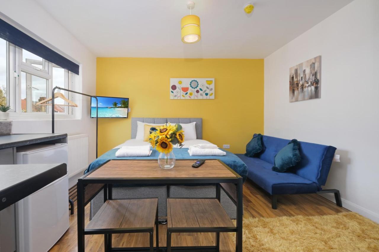 Fernbank Studios Sudbury Hill Harrow Self-Contained Studios With En-Suite Wembley Zewnętrze zdjęcie