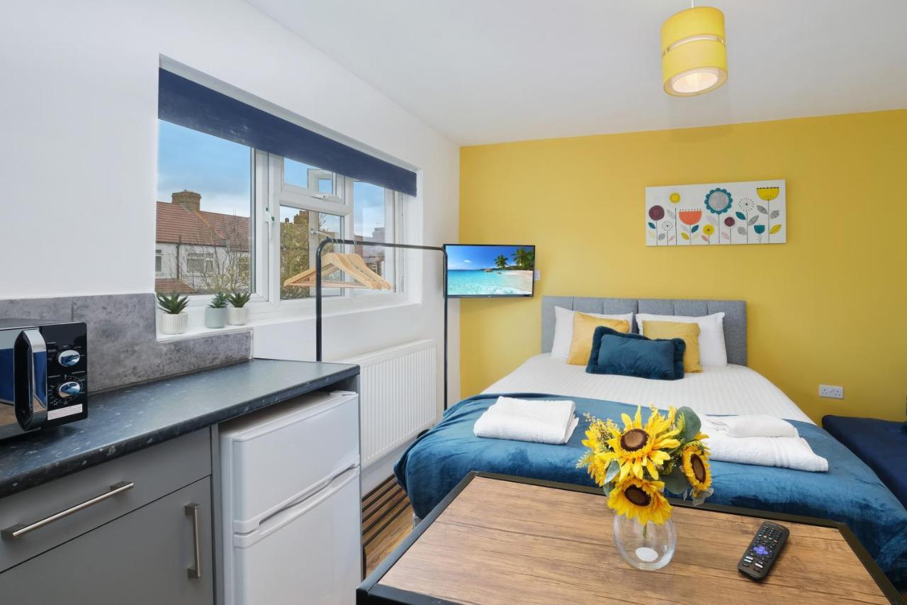 Fernbank Studios Sudbury Hill Harrow Self-Contained Studios With En-Suite Wembley Zewnętrze zdjęcie